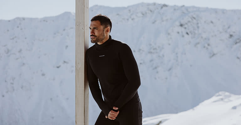 Man wearing a black icebreaker merinofine base layer thermal top