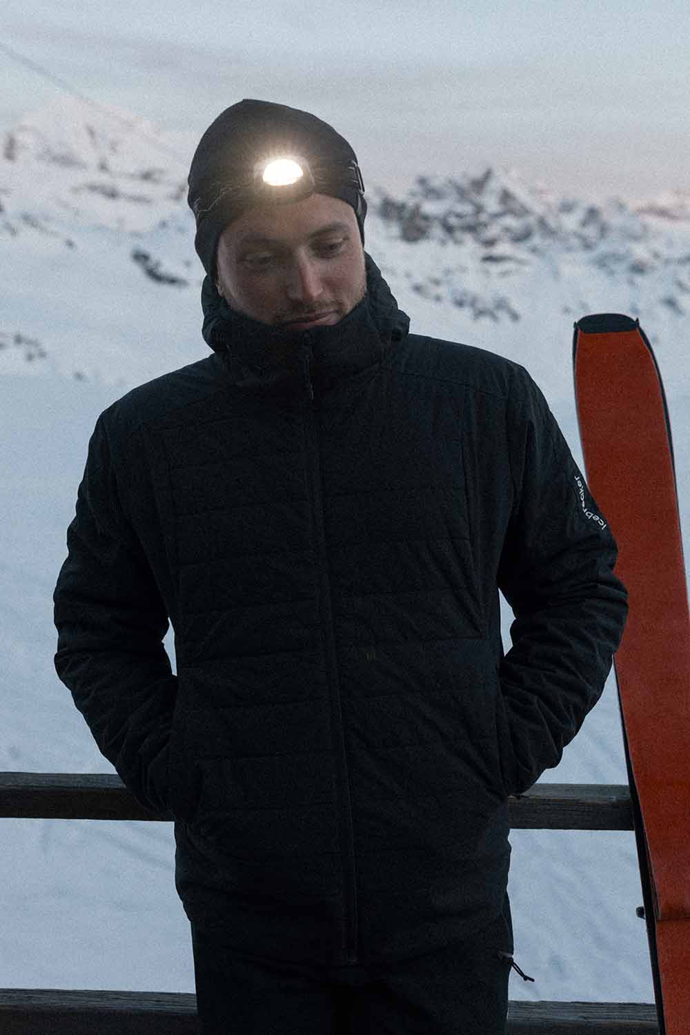 Man at the snow wearing icebreaker merinoloft jacket