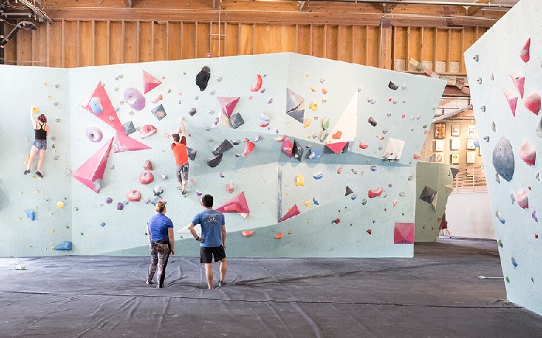 What is a bouldering gym | icebreaker